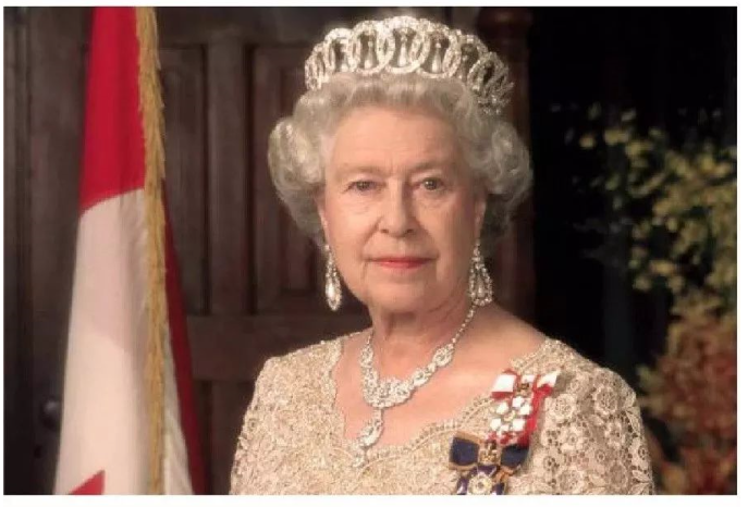 英国女王终于怒了！向祸害地球500年的敌人正式宣战！ 